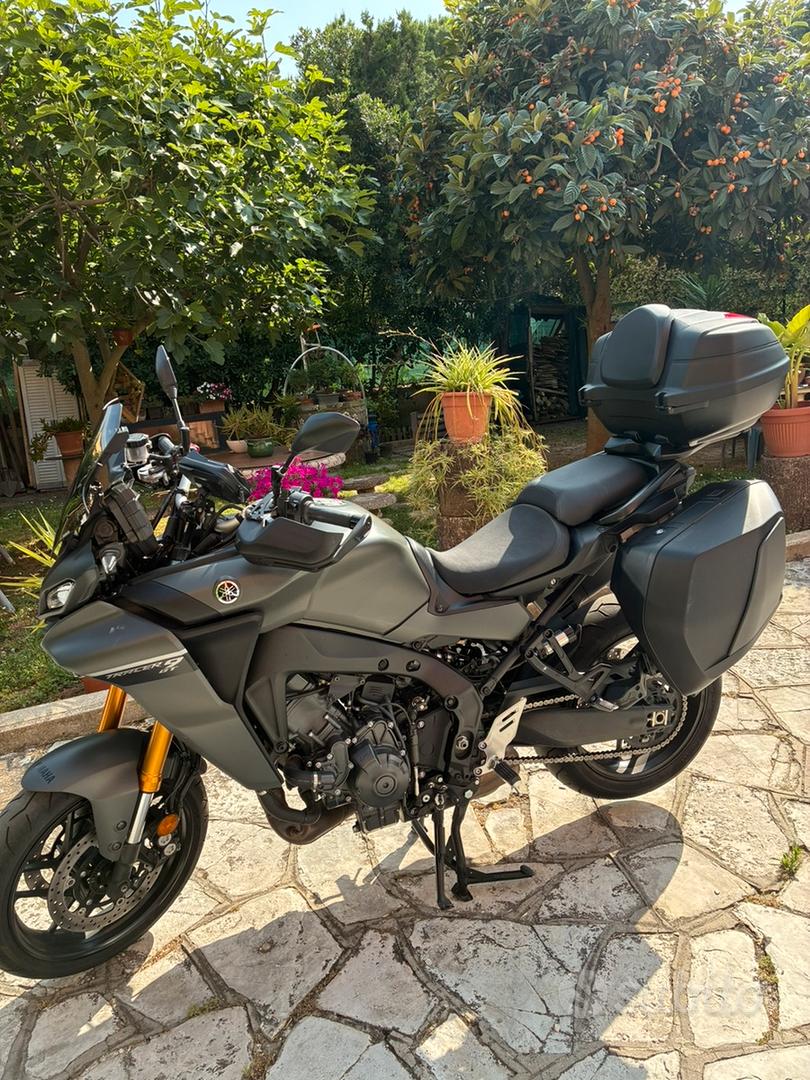 Piastra Posteriore In Acciaio Per Tracer 9/GT 2021-24 | R-0964 | Kit Vite Incluso | 100% Made In Italy | Compatibile Givi