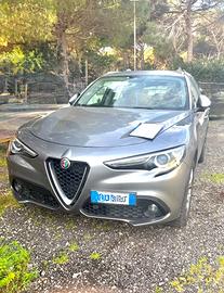 Autovettura Stelvio 2.2 Q4