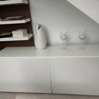 Credenza con boiserie