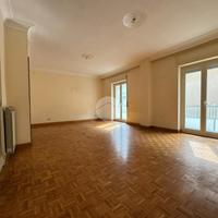 4 LOCALI A GIUGLIANO IN CAMPANIA