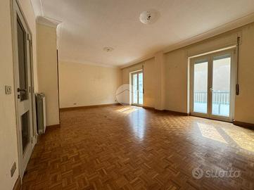 4 LOCALI A GIUGLIANO IN CAMPANIA