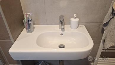 Lavandino a angolo e bidet