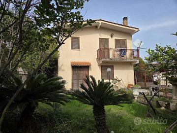 Villa di 254 m² con 4 locali a Roma
