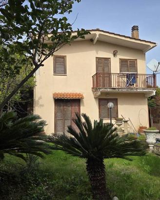 Villa di 254 m² con 4 locali a Roma