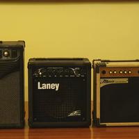 AMPLIFICATORI E SUPPORTI PER CHITARRA 