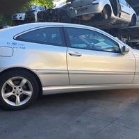 MERCEDES CLASSE C220 DEL 2005  SOLO PER RICAMBI