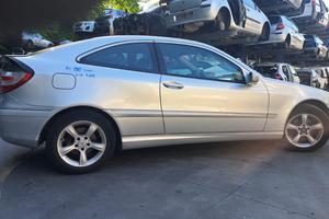 MERCEDES CLASSE C220 DEL 2005  SOLO PER RICAMBI