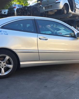 MERCEDES CLASSE C220 DEL 2005  SOLO PER RICAMBI