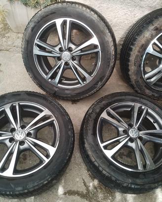 Cerchi in lega da 16 pollici e gomme golf 4 serie