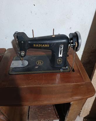 macchina da cucire vintage marca Radian 