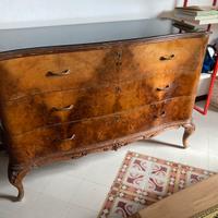 Cassettone antico con ripiano in vetro