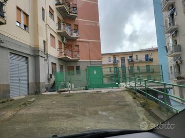 Posto auto al coperto zona