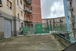 Posto auto al coperto zona