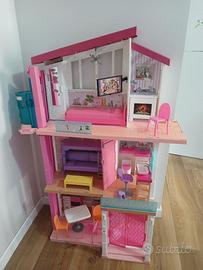 casa di Barbie a tre piani
