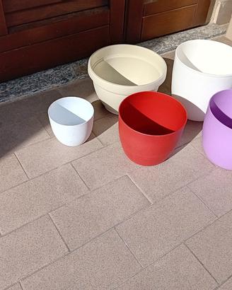 vasi in plastica colorati