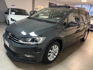 VOLKWAGEN TOURAN 7 POSTI CAMBIO AUTOMATICO CON COM