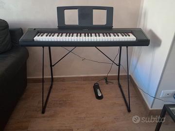 Yamaha piaggero np 15 con supporto e custodia