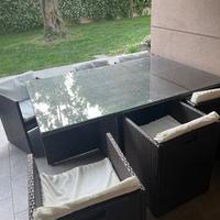 Tavolo da giardino in rattan sintetico con vetro