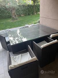 Tavolo da giardino in rattan sintetico con vetro