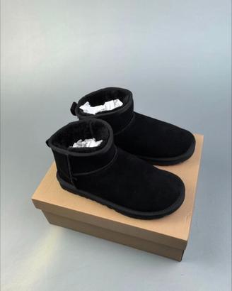 Stivali da neve UGG CLASSIC ULTRA MINI Nero 38