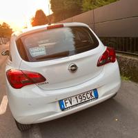 Opel corsa bella e pochi kilometri