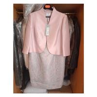 Sonia Pena completo in pizzo cipria 