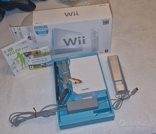 Wii con telecomandi e Wii board + 3 giochi base