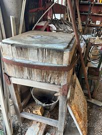 Antico ceppo da macellaio in legno massello