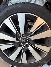 Pleonastico più cerchi in lega