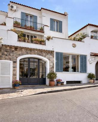 ALBERGO A ISCHIA