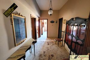 CENTRO CITTA' VIA ROMA mq 150, 9 VANI ASCENSORE