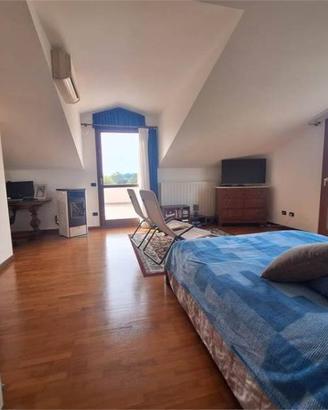 Appartamento di 104 m² con 5 locali e box auto dop