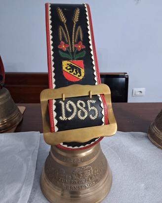 Campana svizzera decorata