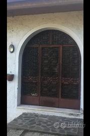 "Portone con porta ad arco in ferro battuto - 1960