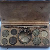 Antico bilancino per pesi monetali