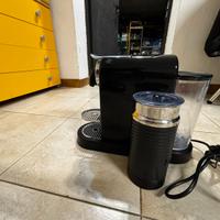 Macchina caffè Nespresso con aeroccino