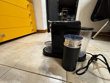 Macchina caffè Nespresso con aeroccino