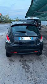 LANCIA Y ELEFANTINO – METANO/BENZINA – IN BUONE CO