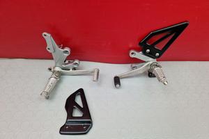 PEDANE PILOTA SUZUKI GSXR 1000 2001 2002