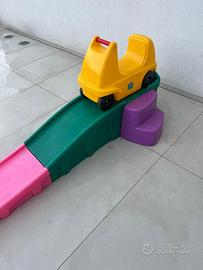 Gioco per bimbi con pendenza e scivolo