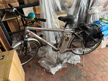 Bicicletta elettrica a pedalata assistita