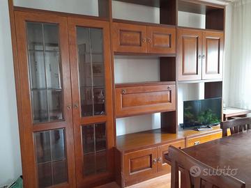 Mobile in legno da soggiorno