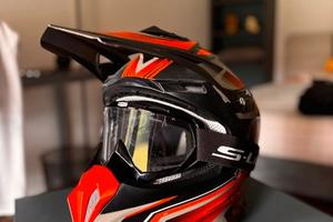 Casco con occhiali