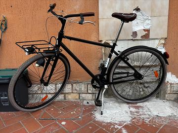 Bicicletta city bike nera