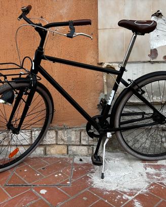 Bicicletta city bike nera