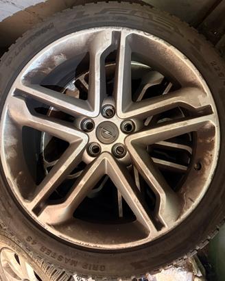 Pneumatici 225/45r19 allseason e cerchi mokka