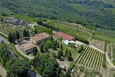 Rustico / Casale di 2600 m² con più di 5 locali e 