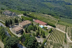 Rustico / Casale di 2600 m² con più di 5 locali e 