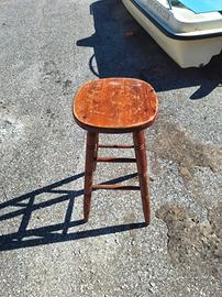 sgabelli bar e panche in legno