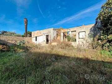 Rudere su ampio lotto di circa 680mq